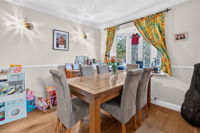43, Lorne Gardens, Woking photo 2