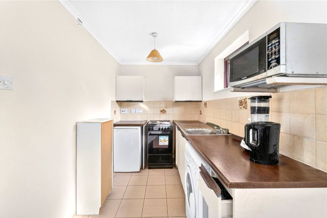 Flat 4, South Grove Court, 3, Markhouse Road, London photo 4