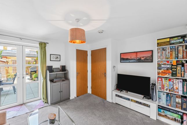 7, Hay Drive, Mitcham photo 4