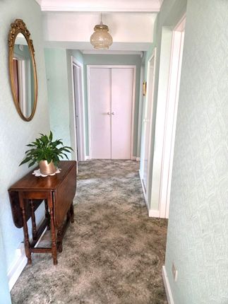 6, Rowan Gardens, Sandy photo 3