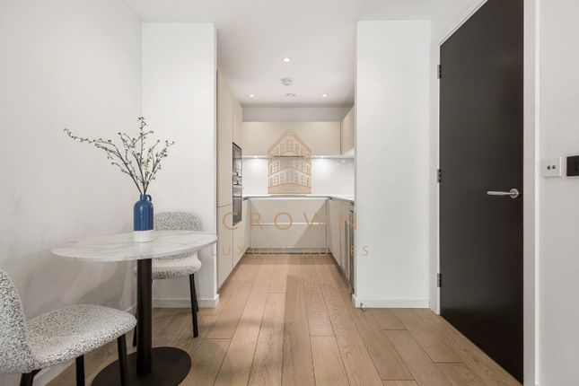 Flat 36, 10, Brandon House, Hilary Mews, London photo 3