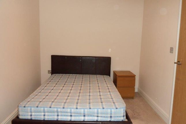 Flat 3-32 Christian Road photo 4