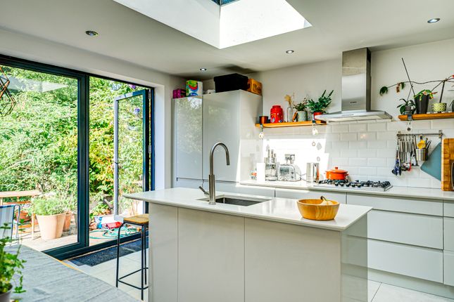 5, Framlingham Crescent, London photo 4