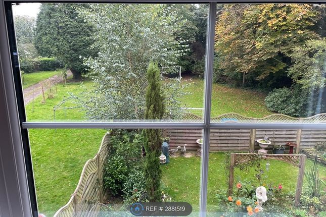 Greylands, Langley Walk, Crawley photo 3