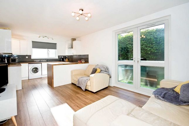 Flat Flat 6, 3, Cedar Gardens, Sutton photo 4