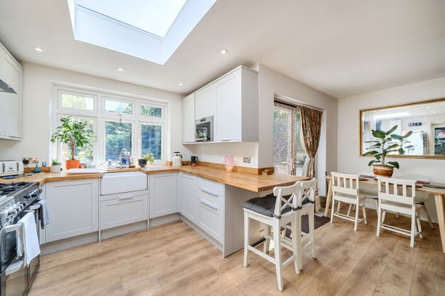 47 Harris Road, Watford photo 2