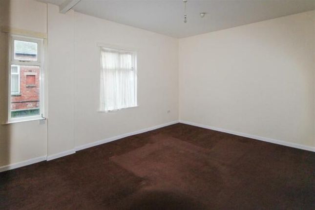 Flat to rent in High Street, Bloxwich, Walsall