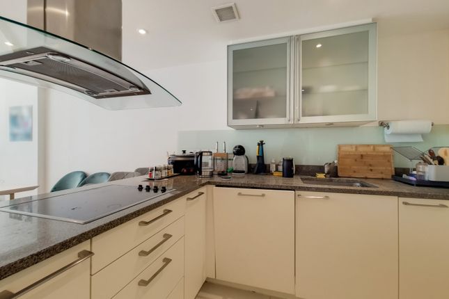 Flat for sale in West India Quay, Canary Wharf