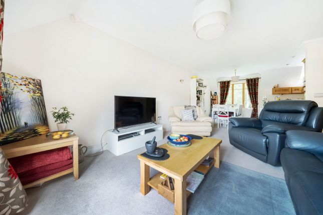 7 Dunwood Court,, Salisbury Road, Romsey photo 2