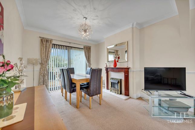 22 Strathmore Gardens, Hornchurch photo 4