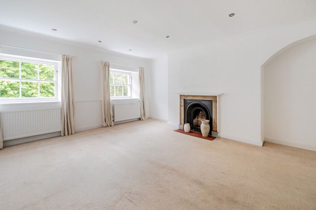 Second Floor Flat, 13, St. Johns Square, West Yorkshire photo 2