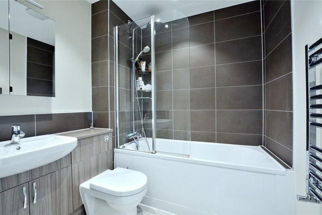 First Floor Flat, 110, Great Portland Street, London photo 4