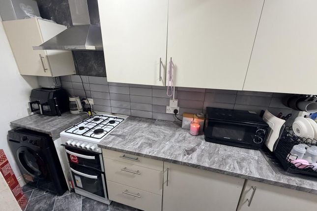 211, Girlington Road, Bradford photo 4