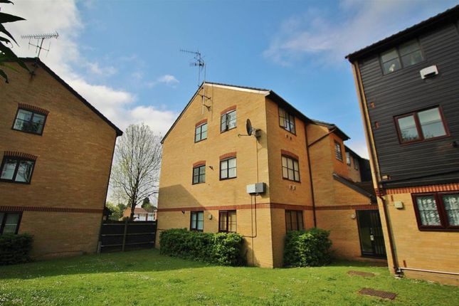 Thumbnail Flat for sale in Kilberry Close, Isleworth