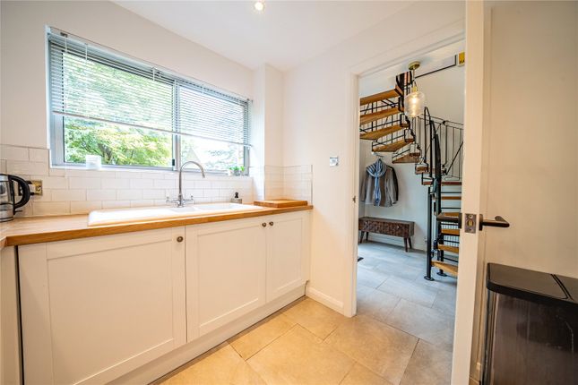 19, West Court, Roundhay photo 3