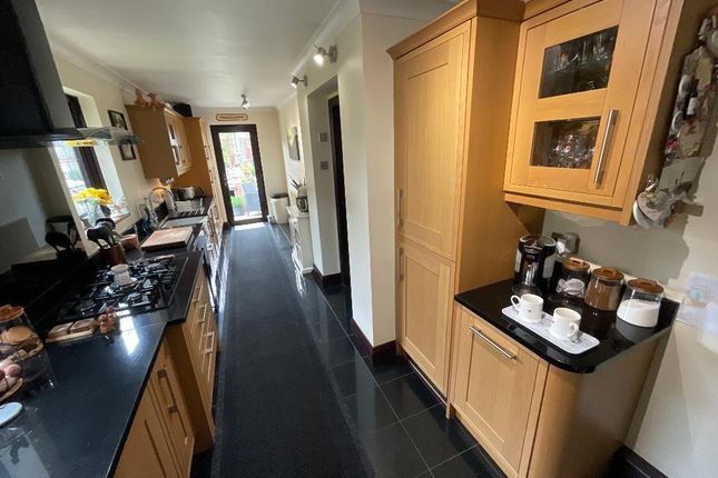 59 Edmund Road, Rainham photo 4