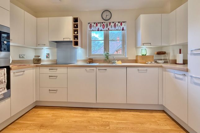 26 Walter Lane, Bishopstoke Park, Eastleigh photo 3