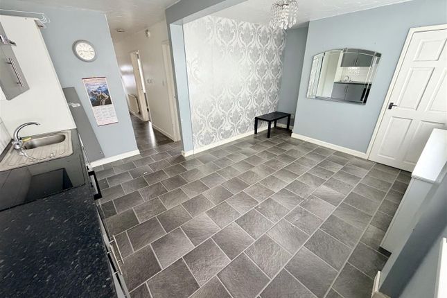 14, Lodge Close, Mancetter photo 3