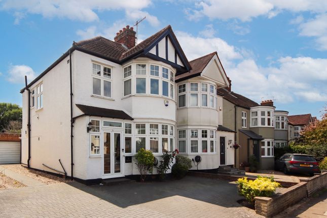 16 Wilcot Avenue, Watford photo 2