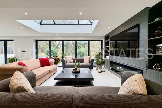 5, Penshurst Road, Potters Bar photo 4