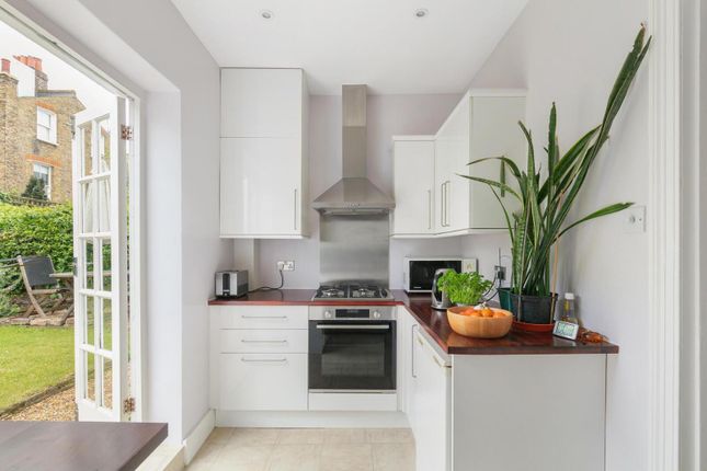 Flat for sale in Sisters Avenue, Clapham Common