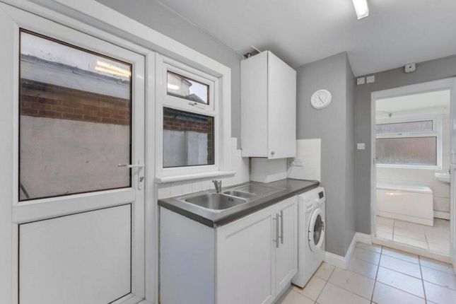 Flat Studio 5, 33, Frederick Road, Surrey photo 4