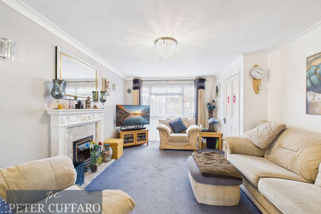 19 Wallers Way, Hoddesdon photo 2