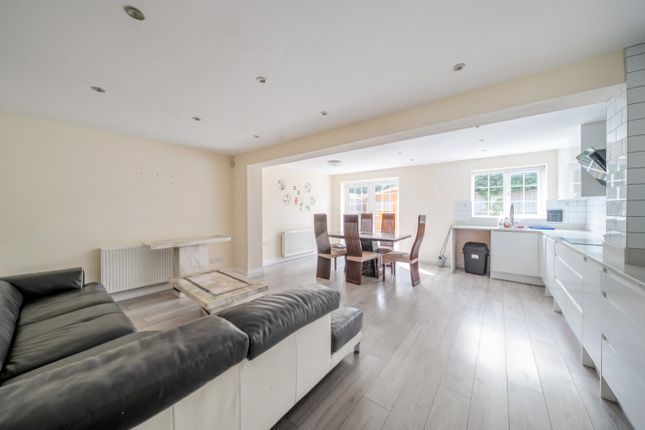 3, Barbican Way, Grimsby photo 3