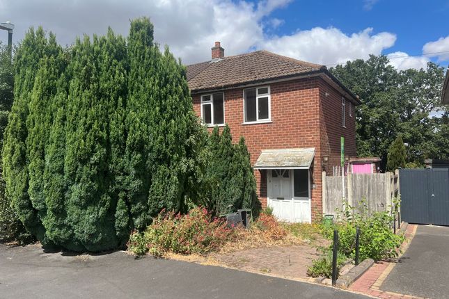 2-bed house on 10, St. Nicholas Estate, Atherstone, £39,000