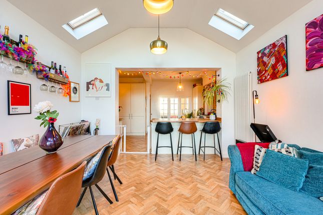 43, Ronald Hill Grove, Leigh-on-sea photo 3