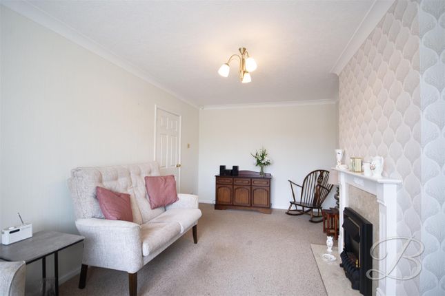 27, Rolaine Close, Mansfield photo 3