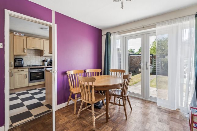 57 Plomer Green Lane, High Wycombe photo 4