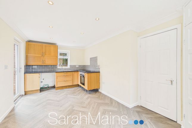 8 Axwell Park Close, Newcastle Upon Tyne photo 3