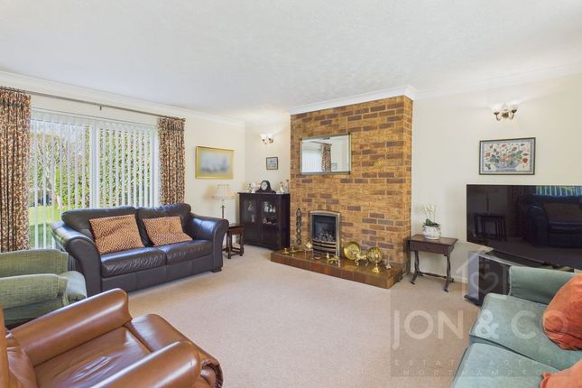 23, Strawberry Hill, Northampton photo 2