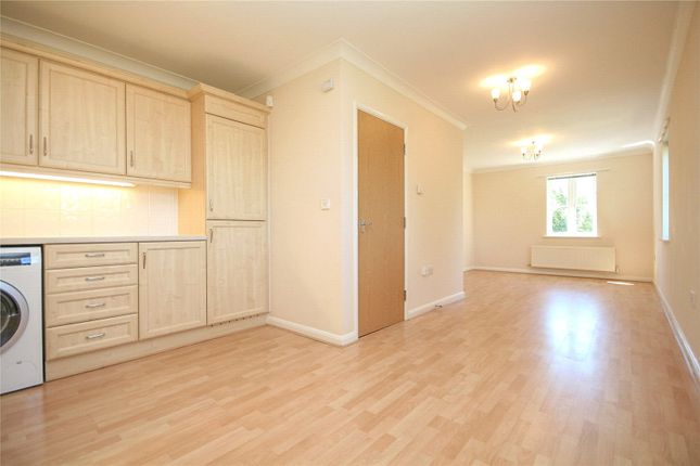 15b, Wade Court, Glos photo 3