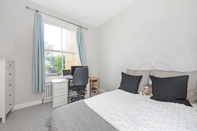 Flat for sale in High View Road, London