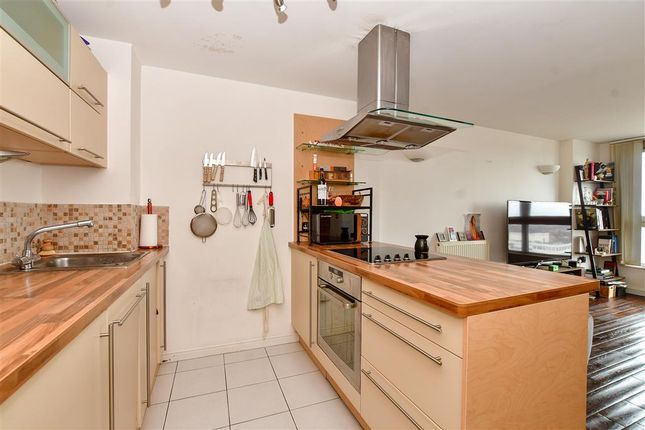 Thumbnail Flat for sale in Throwley Way, Sutton, Surrey