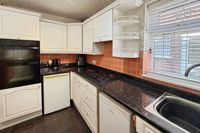 86 Monks Haven, Stanford-Le-Hope photo 3