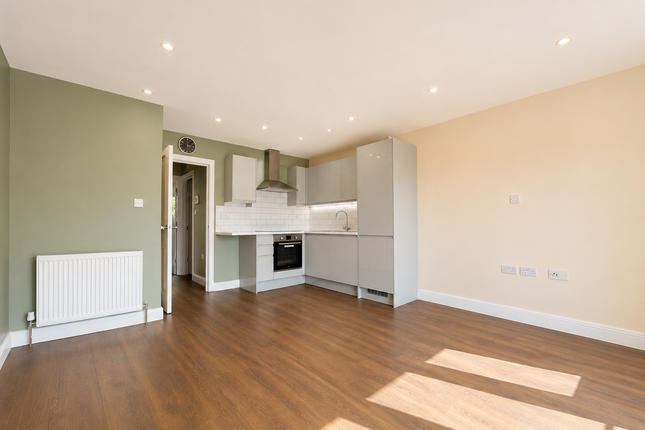 Flat 2, Slough photo 2