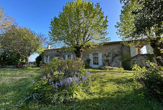 Thumbnail Farmhouse for sale in Saint-Quentin-De-Caplong, Aquitaine, 33220, France