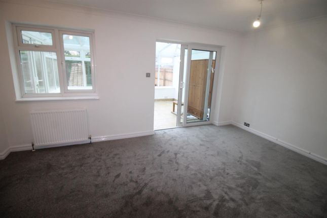 198, Rutland Avenue, High Wycombe photo 2
