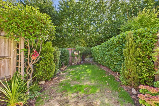 18, Sheer Croft, Buckinghamshire photo 3
