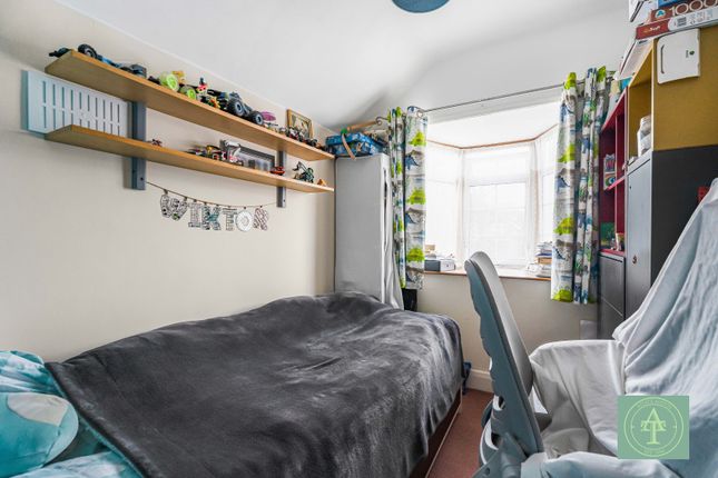 11 Rowantree Road, Winchmore Hill, London photo 4