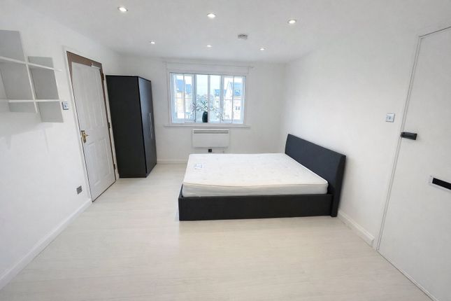 34, Kilberry Close, Greater London photo 2