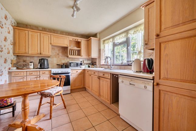 24, The Binghams, Berkshire photo 2