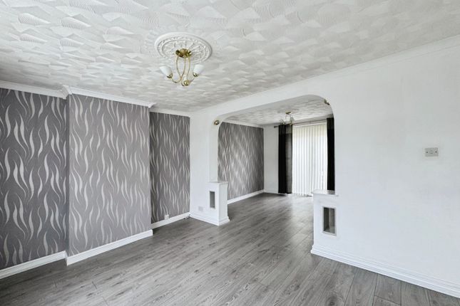 4, Weig Gardens, Swansea photo 3