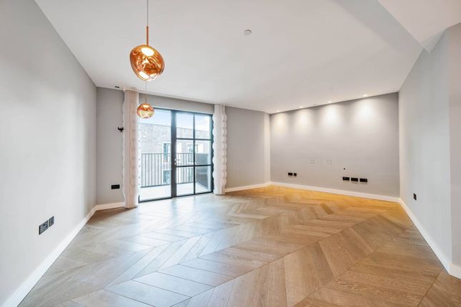 Flat for sale in Cleveland Street, Fitzrovia, London W1T