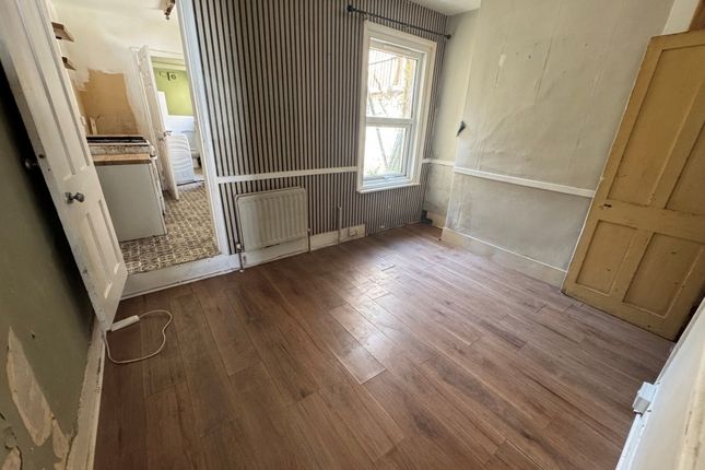 46 Tower Hamlets Road, Dover photo 3