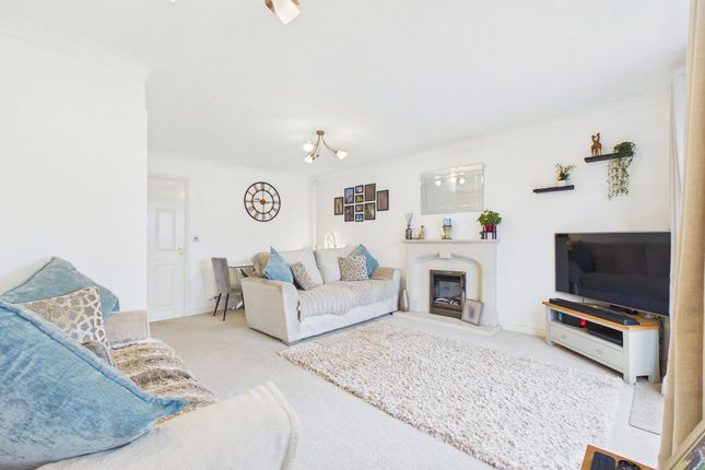 31 Threaplands, Cleator Moor photo 3