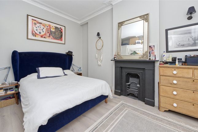 Flat to rent in Westbourne Grove, London, UK